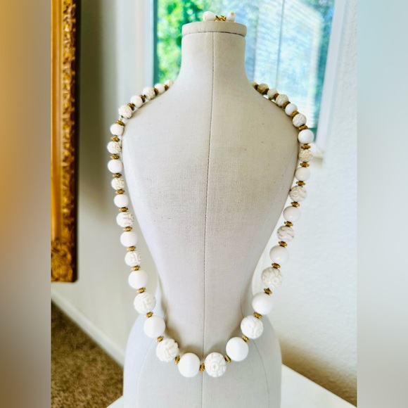 Vintage White MONET Necklace & Earrings - Picture 12 of 12